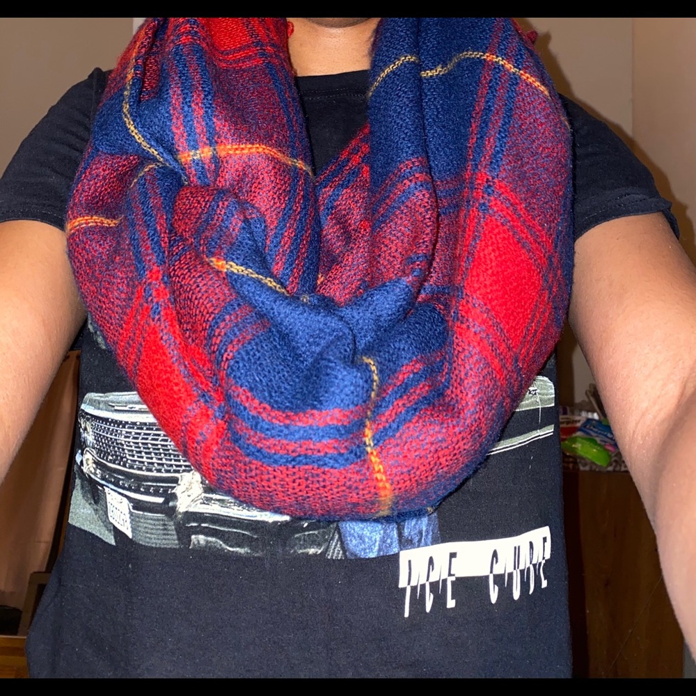 Scarf - Picture 2 of 3